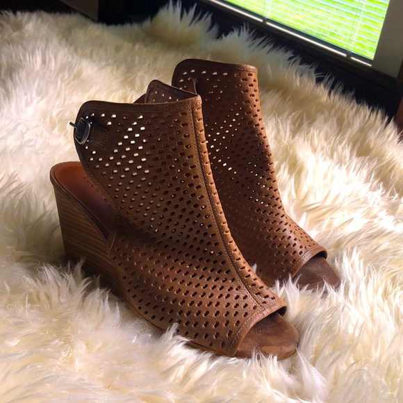 Lucky Brand Open Toed Leather Wedges - Picture 7 of 7